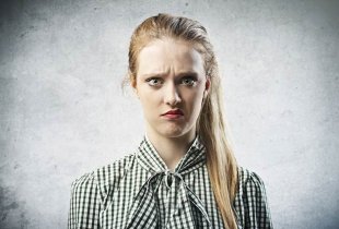 Girl confused about the meaning of her dream about broken teeth